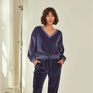 AMO velour v-neck NWT